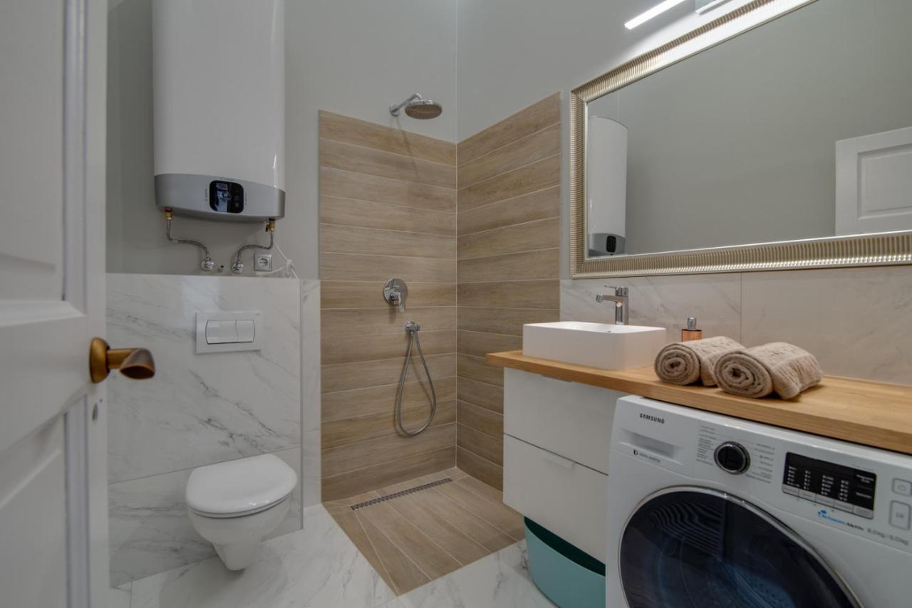 Helios Downtown Martha Leilighet Budapest Eksteriør bilde